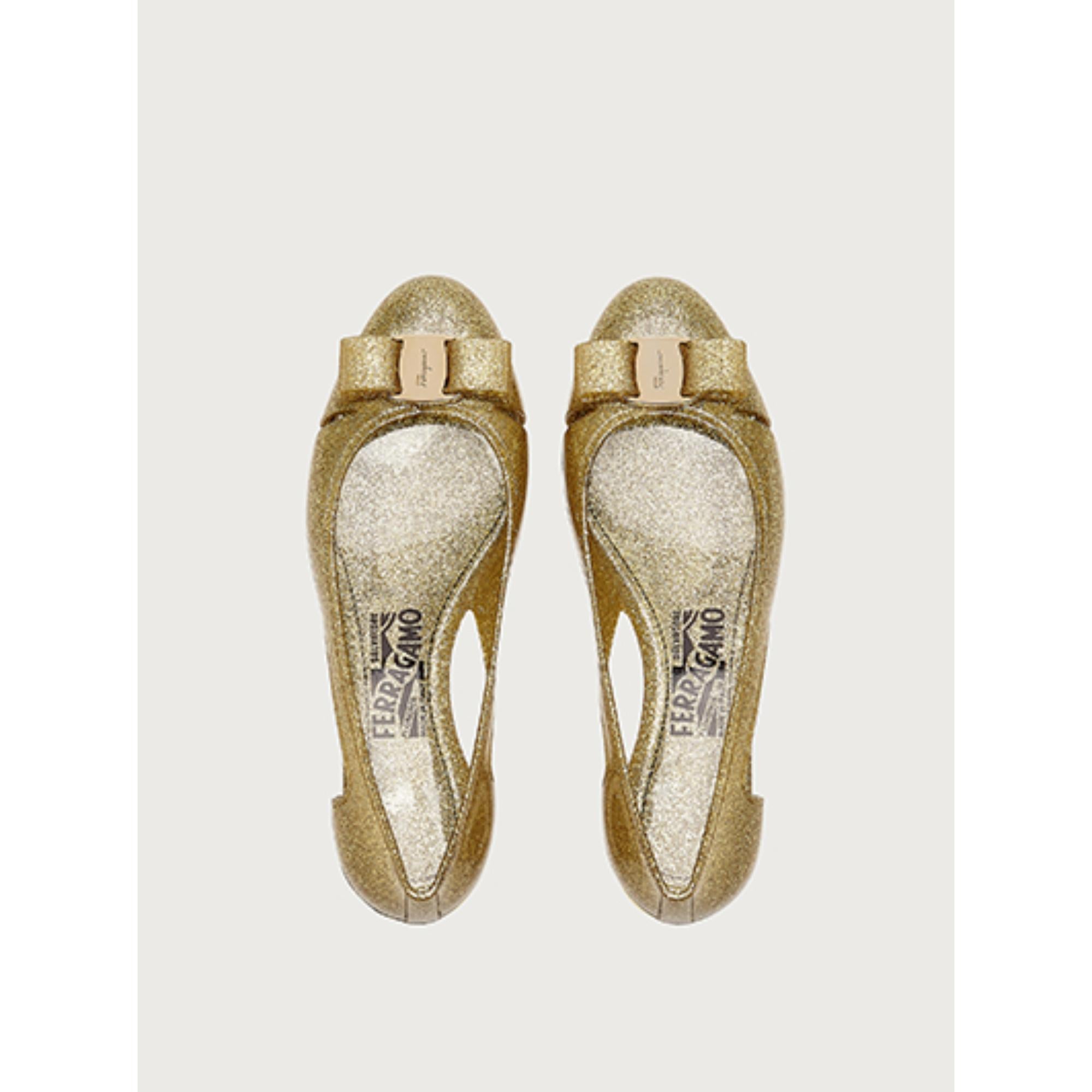 Jelly Ballet Flat with Vara Bow in Rubber - Gold